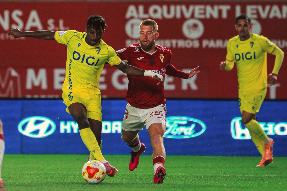 Final del encuentro. El Cádiz CF cae eliminado  en la segunda ronda de la Copa del Rey por 3-2 ante el Real Murcia.

No dio tiempo ni a maquillar un poco la primera mitad. Para mí, de las peores primeras partes que le recuerdo a este Cádiz. Horrible. 

<a href="/Cadiz_CF/">Cádiz Club de Fútbol</a>