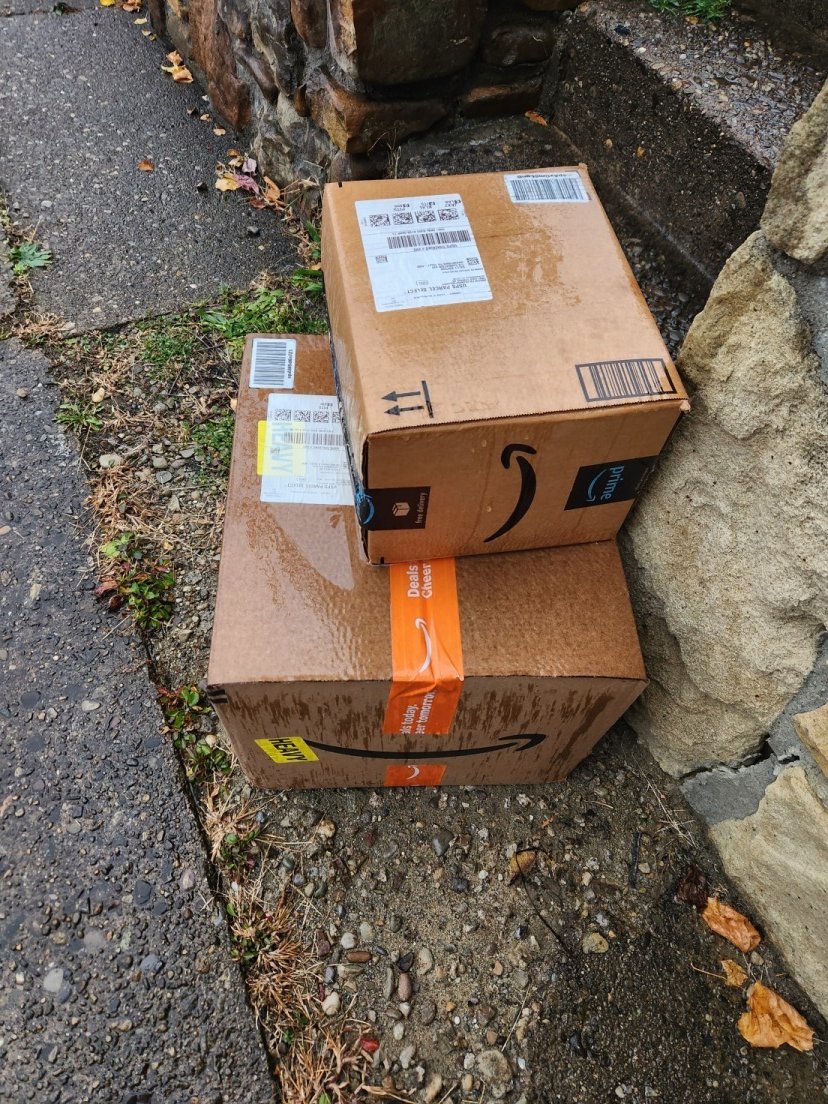 pissedconsumer's tweet image. Amazon "left out in the rain" packages. 
Your thoughts?

#Amazon #AmazonDelivery #Delivery