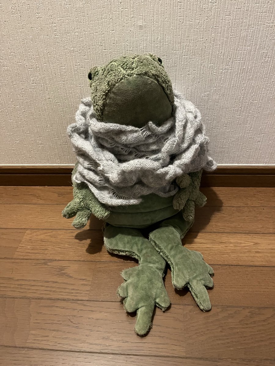 苦節1年。スヌードやっと完成しました。
首は１つしかないというのに
スヌードばかり編む

糸が細いのと
二重巻き用に周囲100cmなので
気長に編む編む

ITORICOTさんのモヘアFLUORITE
2本どり