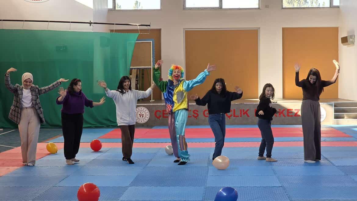 Cerkes_GSIM's tweet photo. “En büyük engel zihinlerde ve kalplerdedir.”
Sevgi varsa, engel yok! ❤️

Çerkeş Gençlik ve Spor ilçe Müdürlüğü yine sizlerlee, sevgi ile inşaa ettiğimiz bu bağ sadece bir gün değil her zaman yanınızda🥰💕
@OA_BAK
@gencliksporbak
@GSBsporgm 
@Sadikak69 https://t.co/BbBZFlLFYZ