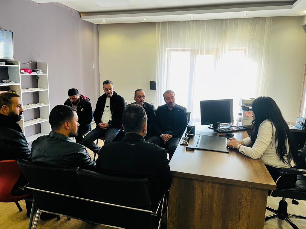 İlçe başkanımız Sn <a href="/BurhanYASAR30/">Burhan YAŞAR</a> ilçe başkan yardımcılarımız gençlik kolları başk Sn <a href="/srvtkrstakkurt/">Servet Kürşat Akkurt</a> Engelli kardeşlerimizi ziyaret ederek,Sevgi engel tanımaz “Engel, yolumuzdaki bir duvar değil; birlikte aşabileceğimiz bir eşiktir dedi. <a href="/RTErdogan/">Recep Tayyip Erdoğan</a> <a href="/abuyukgumus/">Ahmet Büyükgümüş</a> <a href="/MustafaAlkayis/">Av. Mustafa Alkayış</a>