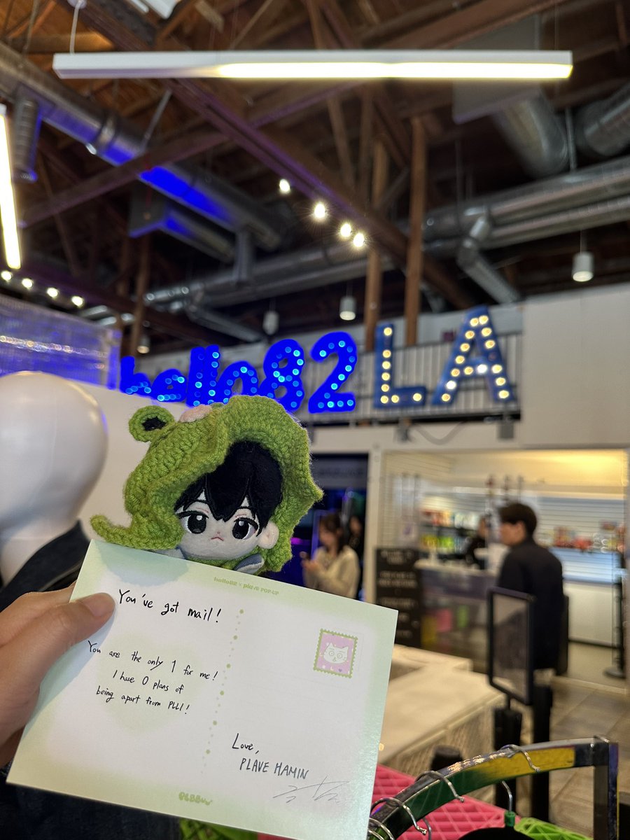PLAVEallday's tweet photo. tldr. this event was not it. ppl drove hours and flew in just for this event alone and i wasn’t even far in the line and they already sold out EVERYTHING. i had to BEG someone who wasn’t there for plave for a postcard. drove 4 hours and LUCKILY walked away with a postcard. no dolls. no pocas.