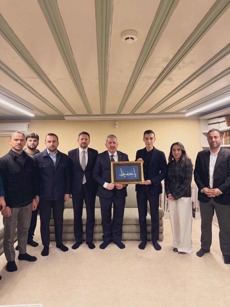 Beşiktaş Gençlik Kollarımızın düzenlediği “Gençlik ve Diplomasi” programında, Ticaret Bakan Yardımcımız Sn. Mahmut Gürcan’ın kıymetli değerlendirmelerini dinledik.

Nazik katılımları ve değerli katkıları için kendilerine teşekkür ediyoruz.

<a href="/mahmutgurcan/">MAHMUT GÜRCAN 🇹🇷</a> <a href="/eymenicoz/">Eymen İçöz</a> <a href="/mmurselkaya/">Muhammet Mürsel Kaya</a>