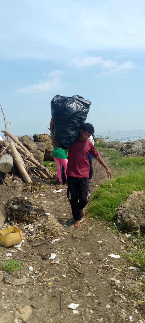 🫶🏻 Cuando la comunidad se empodera y trabajamos en equipo, nace algo poderoso: sentido de pertenencia. 

Los pescadores del Tajamar en Puerto Mocho🌊, con orgullo y compromiso lideran limpieza de sus playas, su entorno y sus espacios de trabajo. Aquí hay vida, historia y