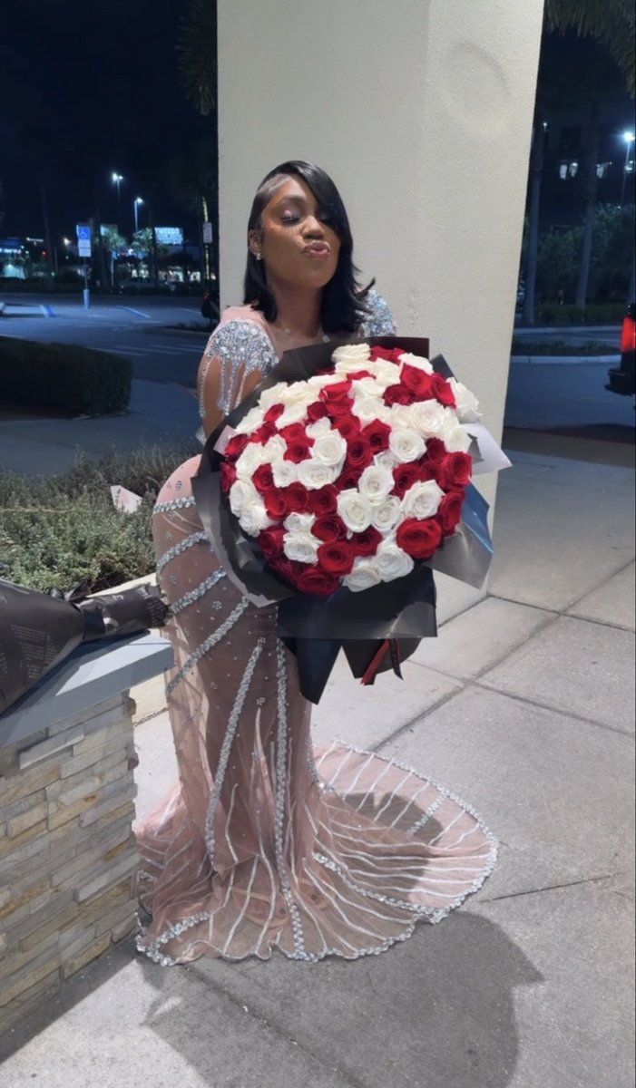 lamourbeee's tweet photo. welcome to 30 baby girl ❤️✨ https://t.co/Bmzs95SZfK