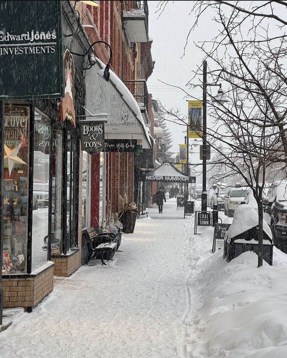 purelivn's tweet photo. snowy edinburgh https://t.co/L0LTwRlQrB