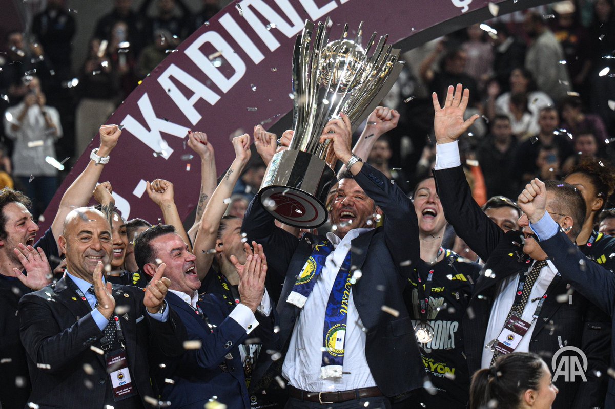 30. Kadınlar Cumhurbaşkanlığı Kupası’nın sahibi Fenerbahçe Opet oldu.

#fenerbahçeopet #çbkmersin #anadoluajansı #ankara