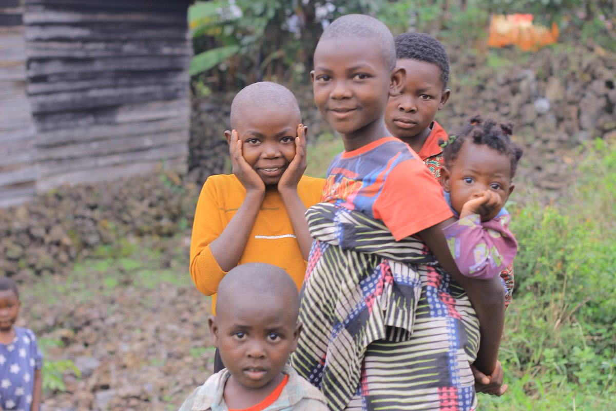 web3aids's tweet photo. @RDC 🌍
Aperçu de nos actions… chaque goutte compte.
Avec Web3Aids, nous utilisons la blockchain pour apporter l’aide là où les ONG ne peuvent jamais arrivées.

👉 Soutenez nous: https://t.co/4Yl1fNDhgU

#Humanitaire #food #kivu @mpsylla_mariame @MichelineOMbae @SaniaNishtar https://t.co/6e88OjNPFQ