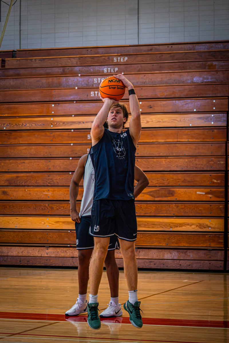 USUBasketball's tweet image. The Aggies have arrived in FLA ☀️

#AggiesAllTheWay