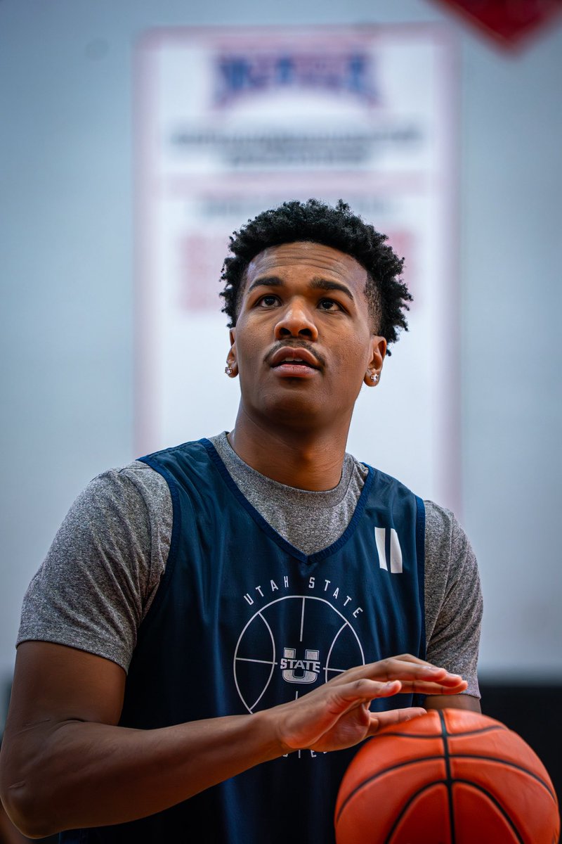 USUBasketball's tweet image. The Aggies have arrived in FLA ☀️

#AggiesAllTheWay