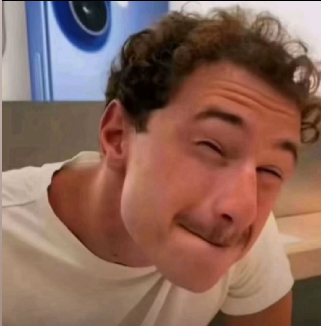 I’m obsessed with making emotes omg…