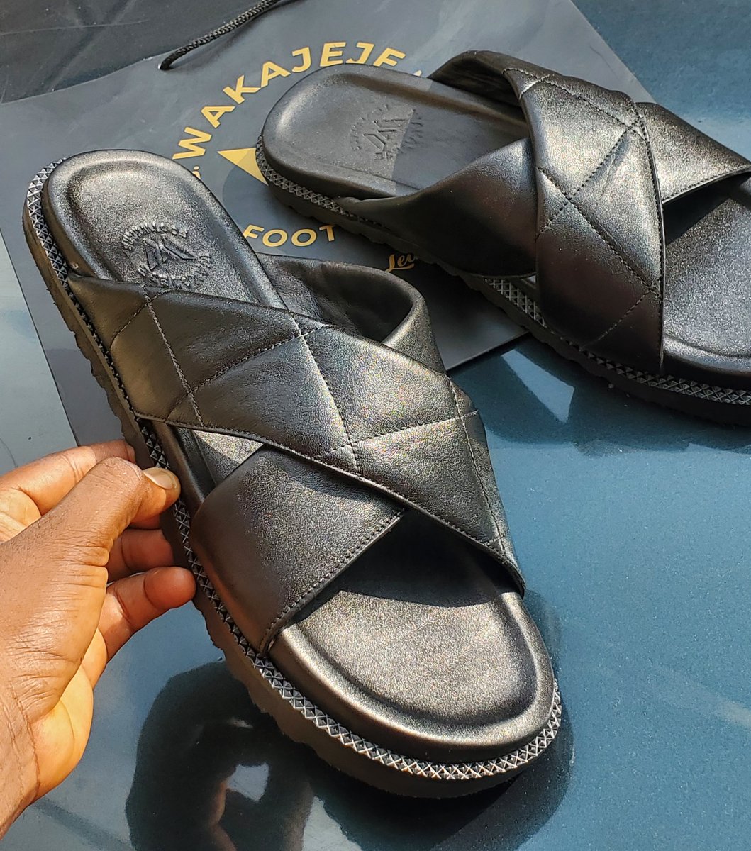 Men Casual  Slide 🌟 

💰 28k

Lagos 📌 
National wide delivery- YES 

Send a dm to Order now!