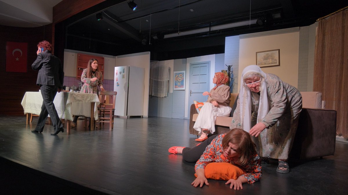 Kadın Sığınağı Tiyatro Gösterimizden geriye kalanlar. 🎭
Bir sonraki etkinliğimizde görüşmek üzere. 😊