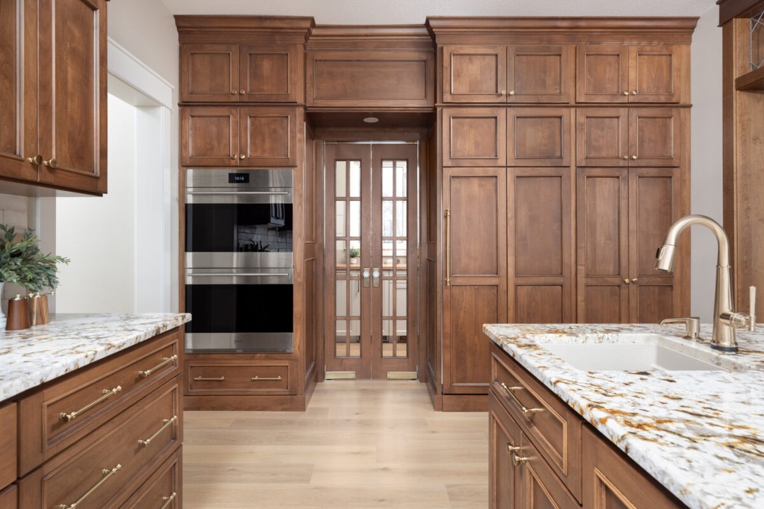 AmericanHardwds's tweet photo. With #AmericanHardwoods, kitchen dreams do come true.
Manufacturer: Crystal Cabinets
Designer: Amanda Fisher Designs & Alicia Holubok
Photographer: Jill Ockhardt Blaufuss
#alder #AmericanAlder #RealAmericanHardwood https://t.co/ORxUWXloix