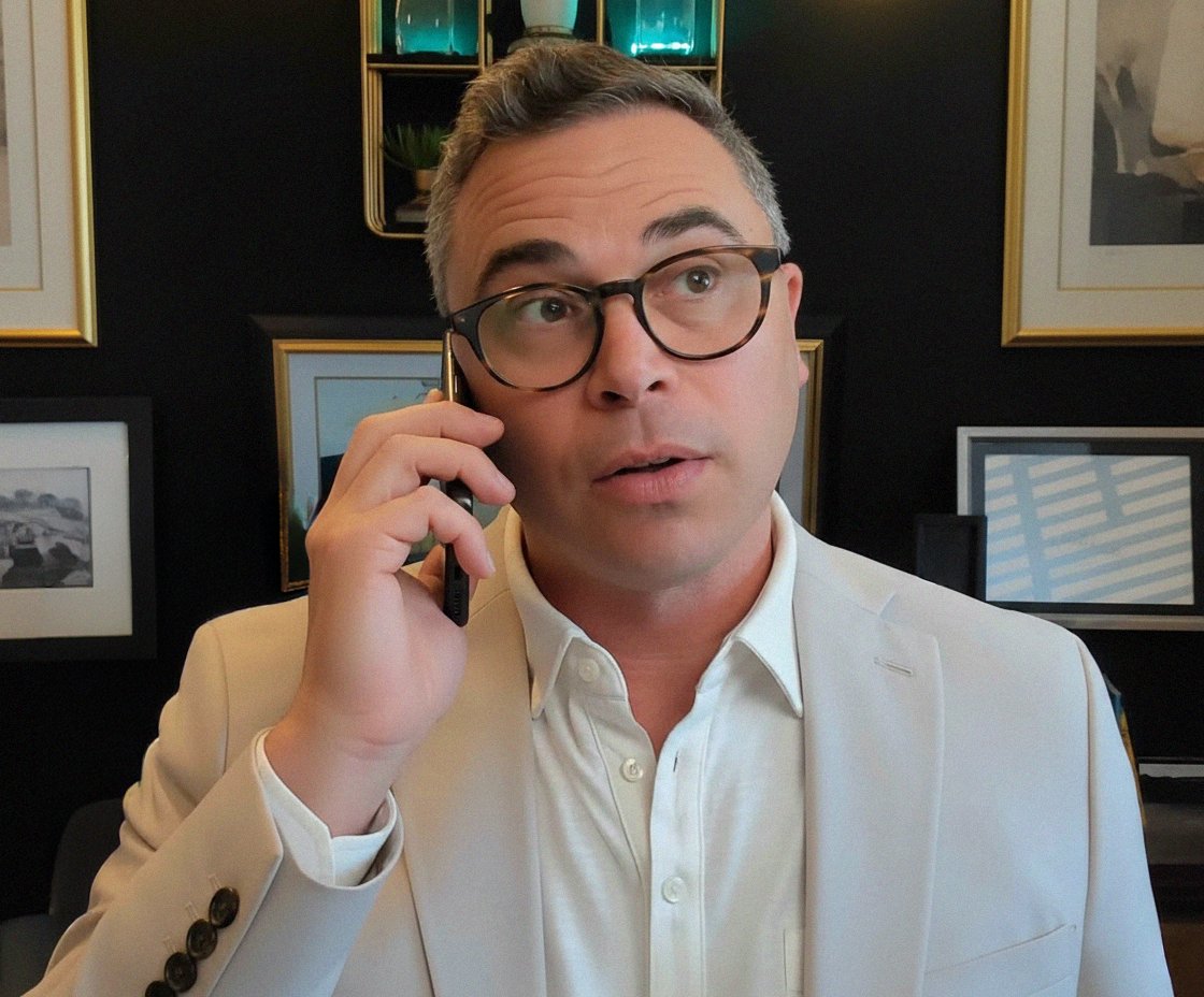 Here's the question I ask that most messaging consultants skip:

"𝐒𝐡𝐨𝐰 𝐦𝐞 𝐚 𝐜𝐮𝐬𝐭𝐨𝐦𝐞𝐫 𝐰𝐡𝐨 𝐬𝐚𝐢𝐝 𝐧𝐨. 𝐈 𝐰𝐚𝐧𝐭 𝐭𝐨 𝐭𝐚𝐥𝐤 𝐭𝐨 𝐭𝐡𝐞𝐦."

They look at me like I just asked to set money on fire.

"Why would we do that? They didn't buy. We should talk to