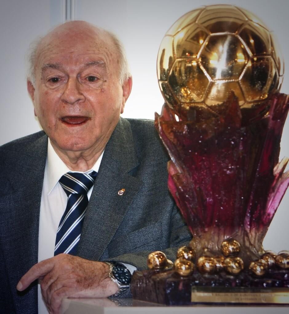 Entienden que el único Super Balón de Oro que existe en la historia del fútbol lo tiene un jugador que salio de las inferiores de River Plate