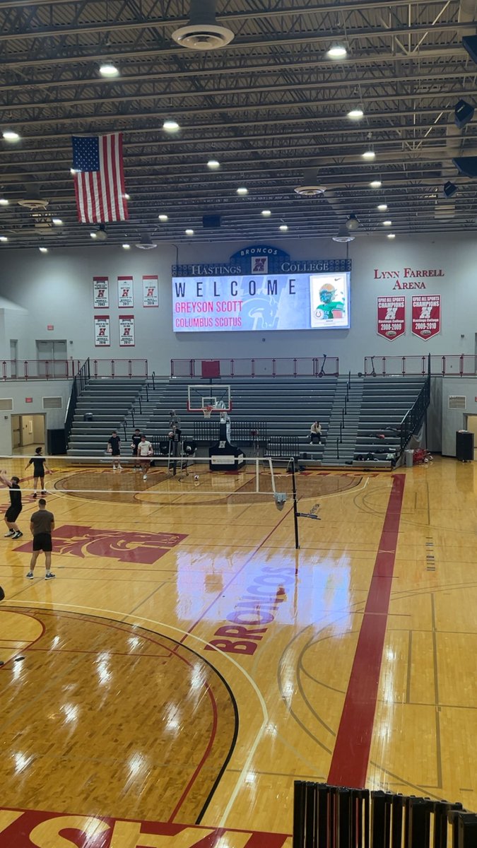 Great day <a href="/HCBroncoFB/">Hastings College Football</a> thanks to the staff, players and students making me feel welcome! Had a great time. Might have to play in crimson next year!
<a href="/Coach_MGeiger/">Mitch Geiger</a> <a href="/coach_ksuttles/">Kyle Suttles</a> 
#BrickAndMorter