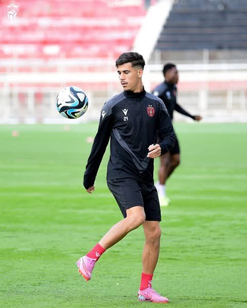 USMAofficiel's tweet image. Final training session before heading to face NC Magra 

#Algeriancup #Allezlesrouges 🔴⚫️🏆