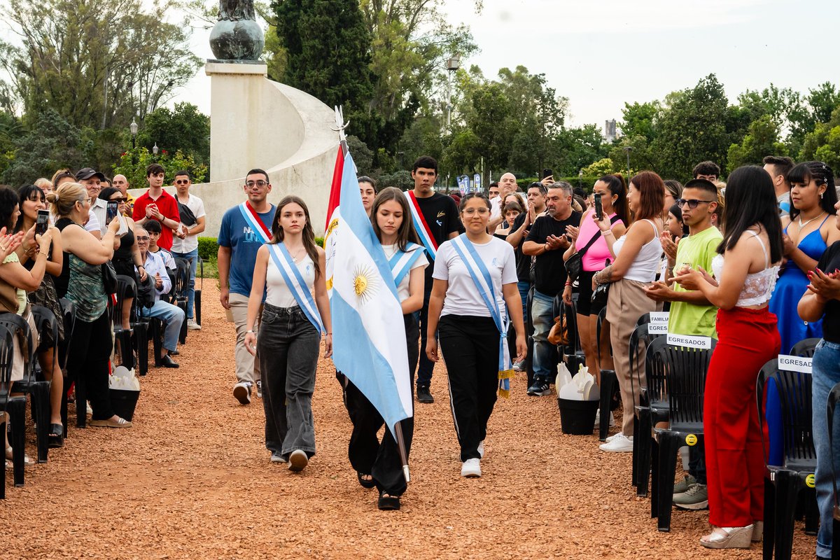 ¡Nuevos jardineros y jardineras! 👩🏻‍🎓👨🏻‍🎓
Felicitamos a los estudiantes que se graduaron este año en la Escuela Municipal de Jardinería y se suman al desafío de cuidar y embellecer los espacios verdes de Rosario. 🌿🦋