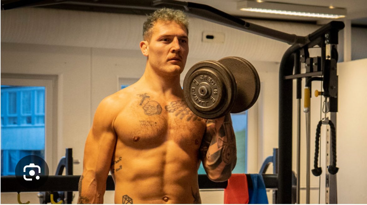 Not_Schmutz's tweet image. Brad Pitt is 5’11 and weighed 150 lbs in Fight Club. People who idolize that physique shouldn’t lift because you’ll gain too much muscle.

If you want to be lean and still be able to manhandle men then look at wrestlers for inspiration. This Norwegian is 6’1, wrestles at 214lbs.