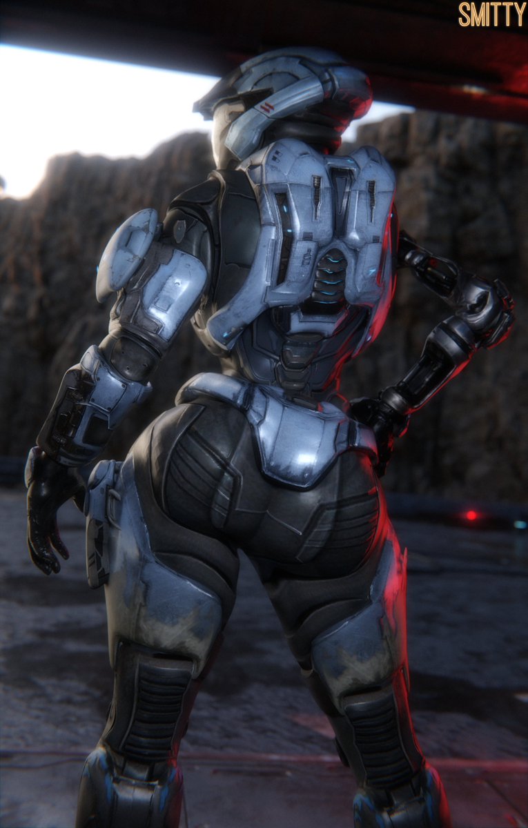 Smittt34's tweet photo. Whats Kat doin with all that Halo 5 Guardians? https://t.co/ilTbe3PfKQ
