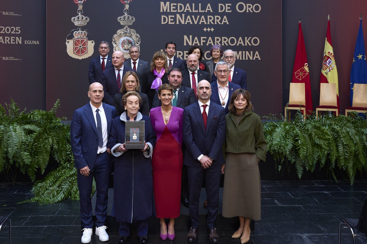 La delegada, <a href="/aliechev79/">Alicia Echeverria</a>, ha asistido hoy al acto conmemorativo del Día de #Navarra con la entrega de la Medalla de Oro de la Comunidad Foral, a título póstumo, a Manuel Torres.