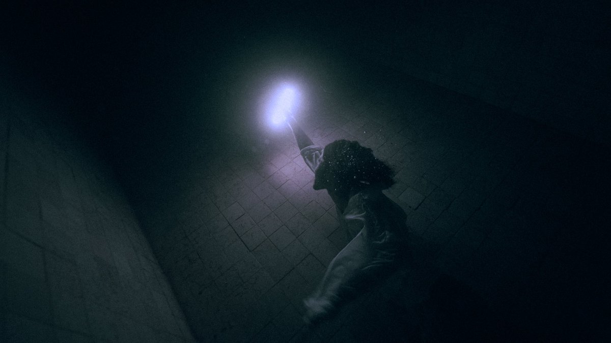 light within the tunnel ⋆✴︎