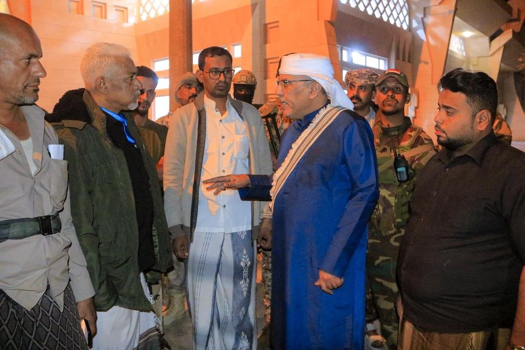 بتوجيهات من الرئيس الزُبيدي.. الكثيري يطّلع على جاهزية مطار سيئون ويؤكد استمرار جهود التأمين

الخميس ٠٤ ديسمبر ٢٠٢٥

قام رئيس الجمعية الوطنية للمجلس الانتقالي الجنوبي، الأستاذ علي الكثيري، مساء اليوم الأربعاء، بزيارة ميدانية إلى مطار سيئون الدولي للاطلاع على مستوى الجاهزية