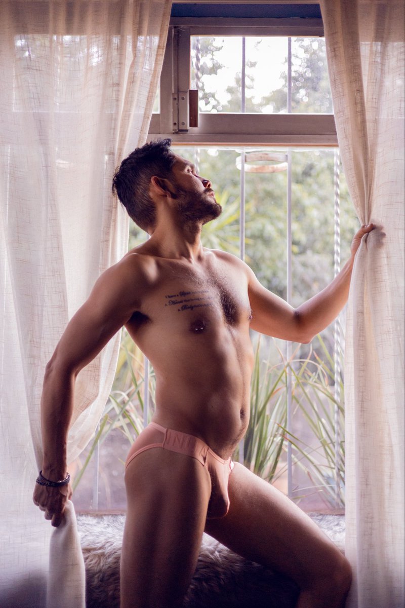 When did you get hot?
I think I would remember if you had that face
I did a double take
Triple take
Take me to naked Twister back at your place 

📸 <a href="/Geografiahombre/">Geografía del Hombre</a>