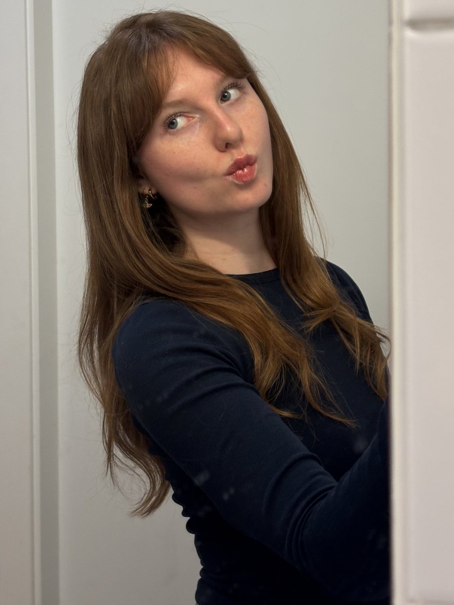 émilie tweet media