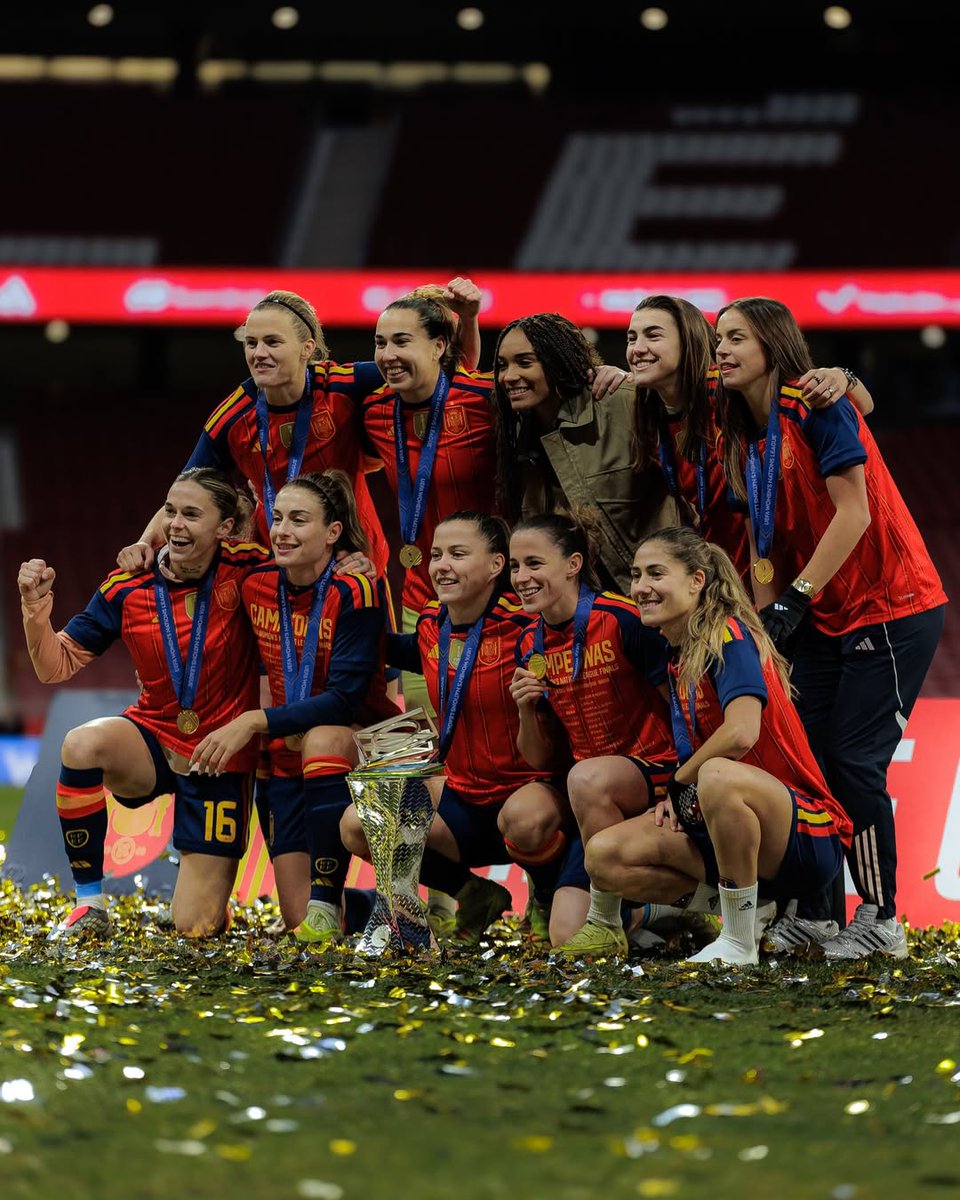 reina__7082's tweet photo. La seleccion blaugrana falta AITA 😄 https://t.co/PChRU7iOCZ