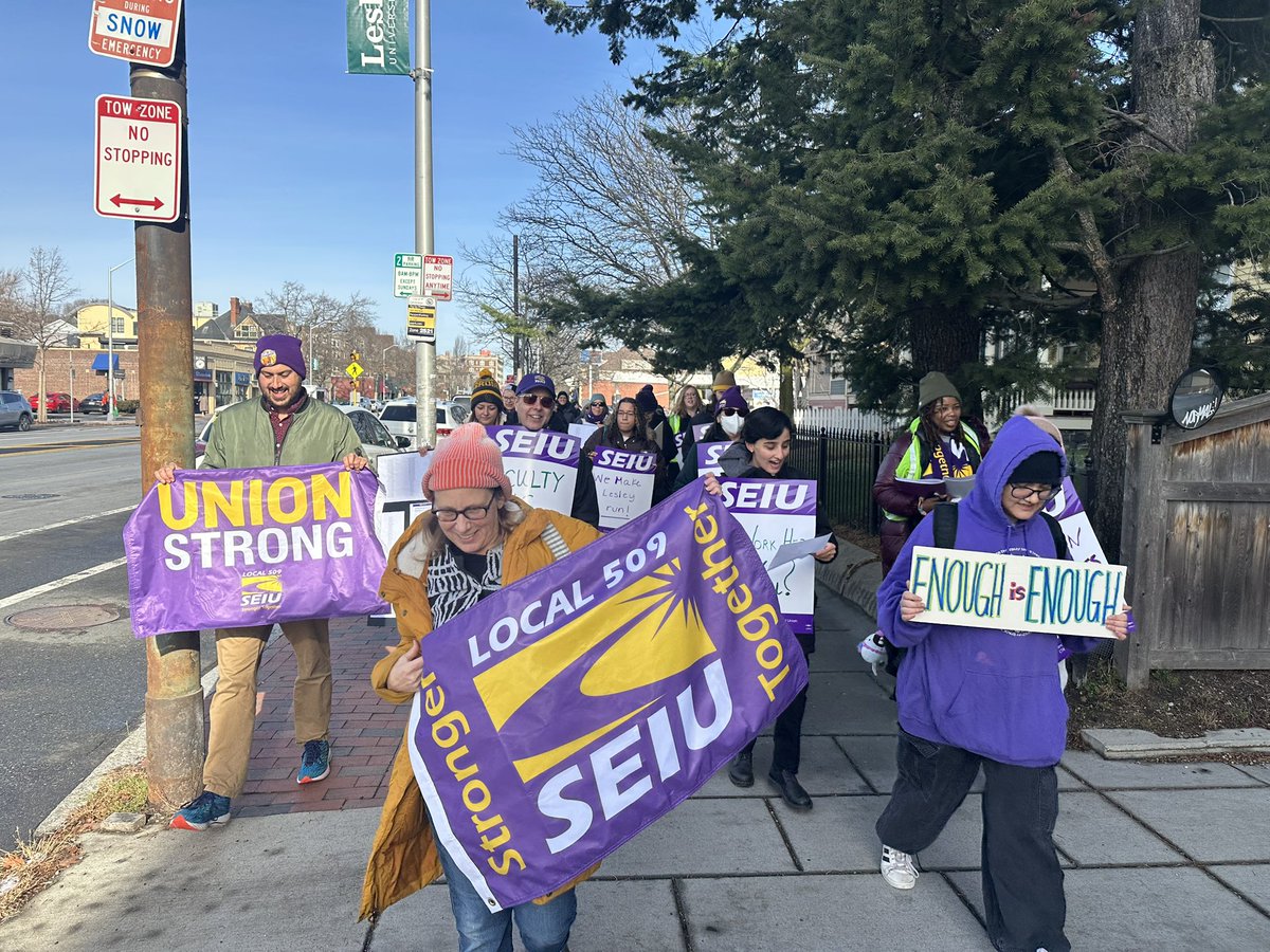 SEIU509's tweet image. ✊ Today, @lesley_u faculty and students marched on the president to deliver a petition signed by over 500 supporters, including a supermajority of faculty, demanding a fair contract for CORE faculty and adjuncts!