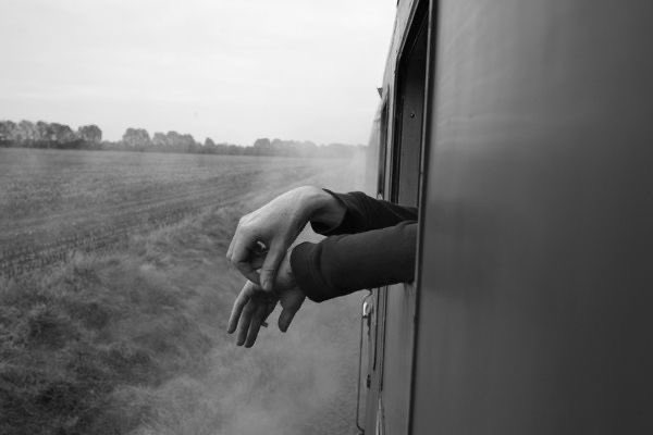 Sanırım bu dünyaya olan tüm ilgini kaybettin. Hayal kırıklığına uğradın, cesaretin kırıldı, her şeye olan ilgini kaybettin. Bu yüzden fiziksel bedenini terk ettin.

Bambaşka dünyaya gittin ve orada bambaşka bir hayat yaşıyorsun. Kendi içindeki dünyada.

-Haruki Murakami.