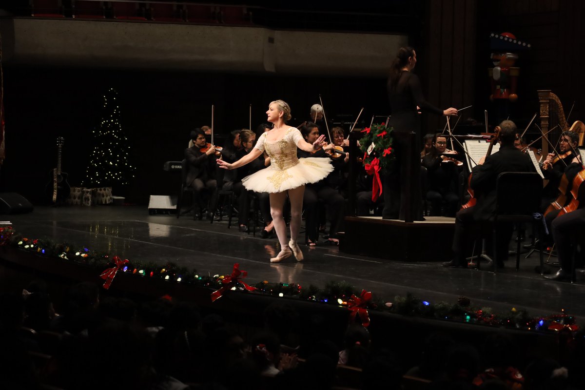 GMSField's tweet photo. It was a magical day at our annual New York Yankees &amp; Steinbrenner Family Holiday Concert at the @StrazCenter ✨

The children were treated to a special day with appearances by Aaron &amp; Samantha Judge, Santa, King Ripple @TampaTarpons &amp; The Florida Orchestra! https://t.co/oJPcrRWZZS