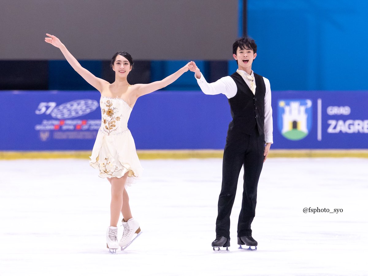 ゴールデンスピン
公式練習
いくこう

練習終わりにこちらを向いて挨拶してくれたのですが、その様子が可愛すぎたので4コマでご覧ください☺️