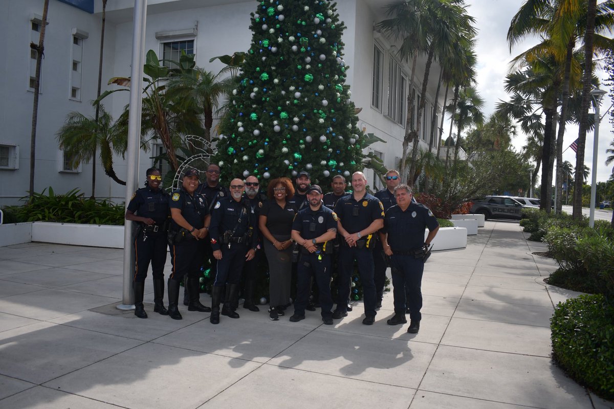 SurfsidePolice's tweet image. The Surfside Police Department hosted a holiday traffic enforcement detail today. 
Our goal was to ensure the public can be made aware on the dangers of careless driving. 

We would like to give a special thanks to the FDOT and fellow local police agencies for assisting us today