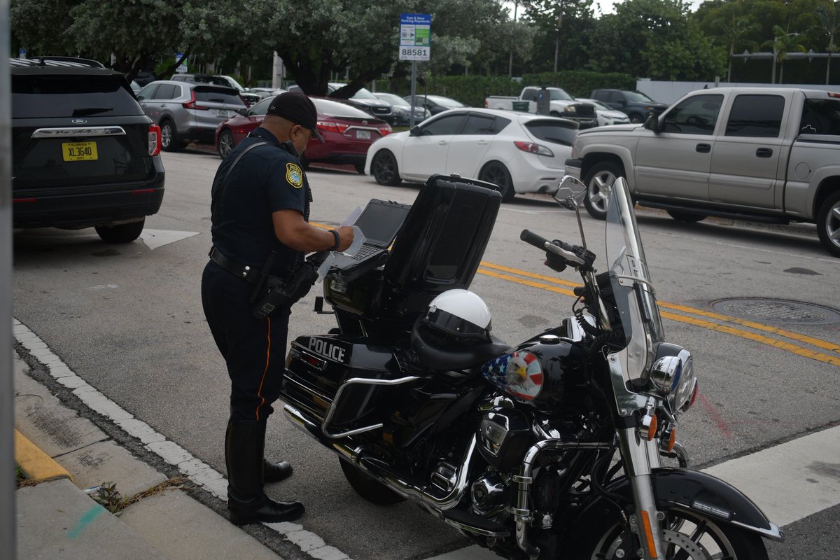 SurfsidePolice's tweet image. The Surfside Police Department hosted a holiday traffic enforcement detail today. 
Our goal was to ensure the public can be made aware on the dangers of careless driving. 

We would like to give a special thanks to the FDOT and fellow local police agencies for assisting us today