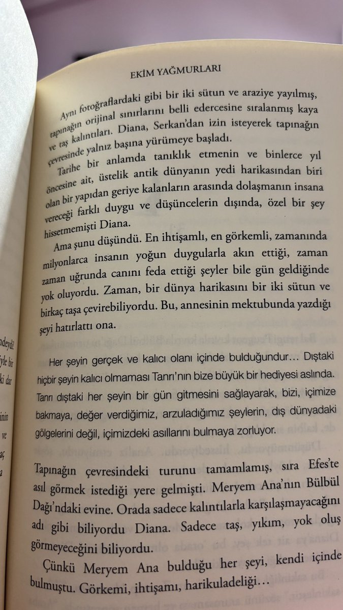 Başka konular üzerinden verdiğin zottirik hayat derslerin umrumda değil. Kitap bitiyor hala konuyu bir yere bağlayamadın. Versene coşkuyu basana gaza. Ya yiyişin ya da birbirinizi öldürün. Uykum geldi. Yapın bişeyler işte. “Bu mu yani?” demek için inadımdan okuyorum. Bil istedim.