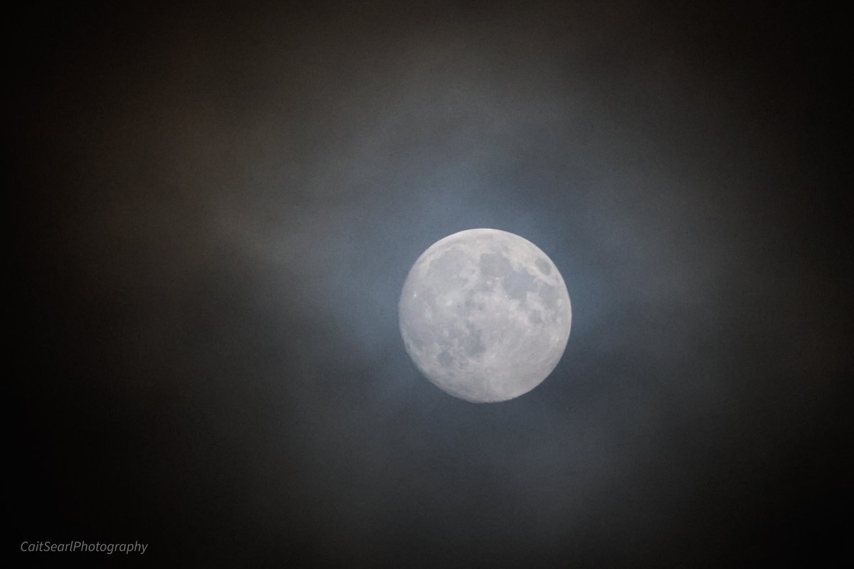 CaitSearl's tweet photo. This is the last #Supermoon this year, the #FullColdMoon. Its a mark of how bright it is that it shines so brightly through the clouds https://t.co/Y3vG9q133T