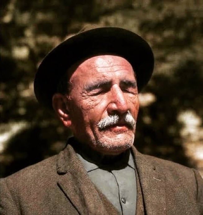 durbunhaber's tweet image. Büyük Ozan Aşık Veysel'in Şeyh Sait'in idamına şiir yazdığı ortaya çıktı. 

Şeyh Said’de yüzün tuttu isyana
Milletini hor baktırdı vatana
Fakir fukarayı boyadı kana
Öyle şeyhler çoktur külhanımızdan

Çağırdım Şeyh Said sağır mı diye
Başında sarığı değirmi diye
Tarttılar şeyhleri…