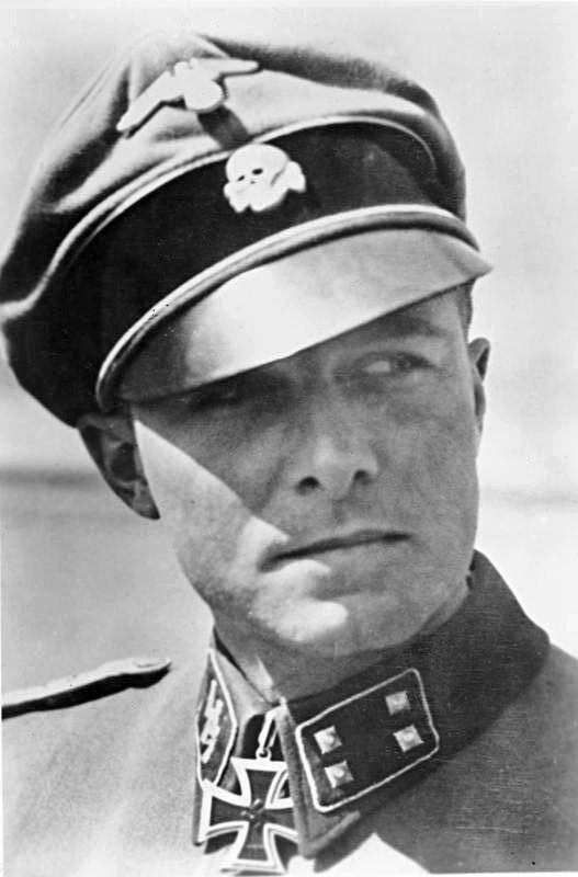 D88PB's tweet photo. @DerLoneWulf He took it upon himself to defend these men regarding the Malmedy massacre—a man of honor and a true warrior. He was more than 80 km away from the scene of the tragedy.#Peiper #LSSAH https://t.co/z1omQVEt7N
