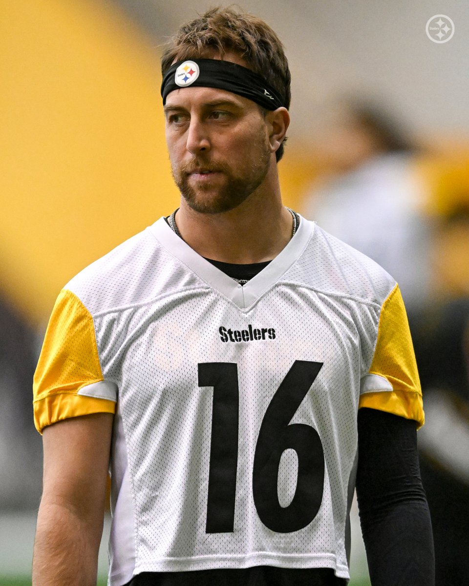 steelers's tweet photo. 1️⃣6️⃣

More 📸: https://t.co/dofxZBLRiO https://t.co/Vme7FBUGKT
