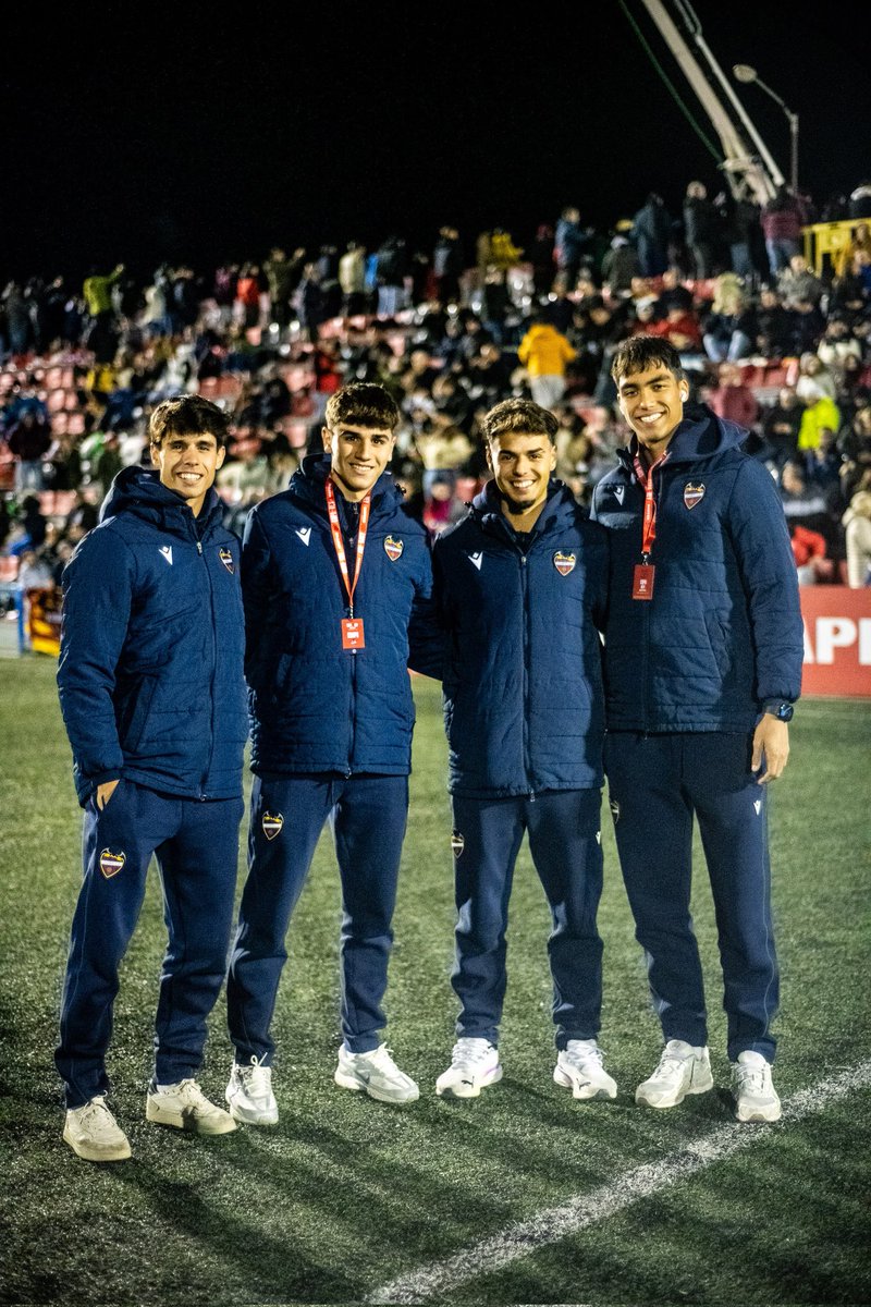El defensor panameño y mundialista Sub-20, Martín Krug, debutó este miércoles con el primer equipo del <a href="/LevanteUD/">Levante UD</a> frente al <a href="/cdcieza_/">𝐂𝐥𝐮𝐛 𝐃𝐞𝐩𝐨𝐫𝐭𝐢𝐯𝐨 𝐂𝐢𝐞𝐳𝐚</a> en la Copa del Rey.   

El juvenil jugó todo el partido, que terminó 1-0 tras una anotación de Goduine Koyalipou al minuto 56.