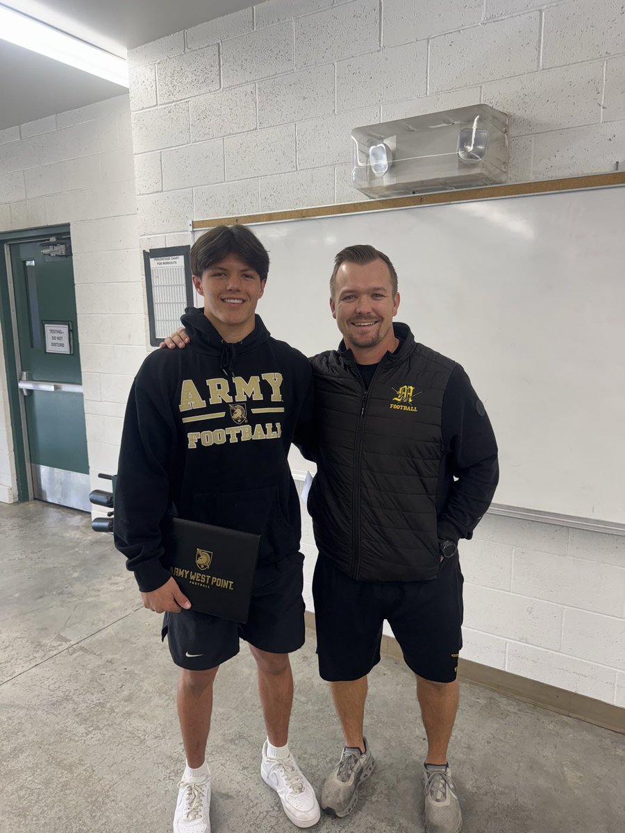 Gerrit Gray makes it official with <a href="/ArmyWP_Football/">Army Football</a> 🖊️ We are so proud of your hard work and dedication.