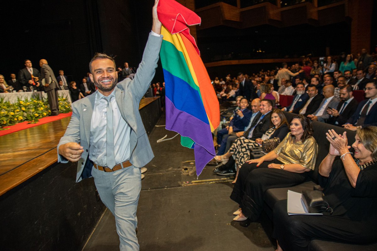 🇧🇷 Câmara Legislativa aprova proibição da “cura gay” no DF.

O projeto do deputado Fábio Félix (PSOL) cria punições para qualquer pessoa, estabelecimento ou agente público que adote terapias de conversão contra pessoas LGBTQIA+ e prevê multas de até 10 salários mínimos,