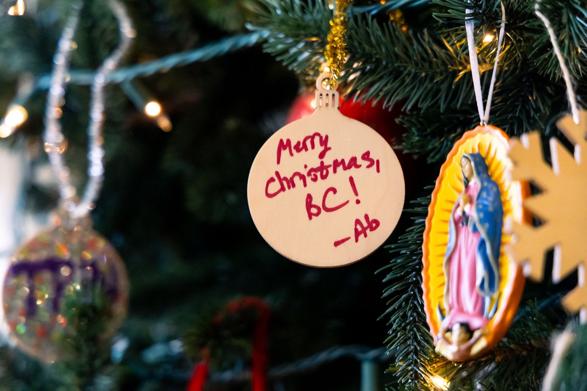 BridgewaterNews's tweet photo. Holiday spirit is in full swing at Bridgewater College! 🎄✨
Students came out for our ornament decorating event, bringing creativity, winter vibes, and lots of BC pride. Traditions like these make BC feel like home. ❤️💛 #BridgewaterCollege https://t.co/Klb54Y80u6