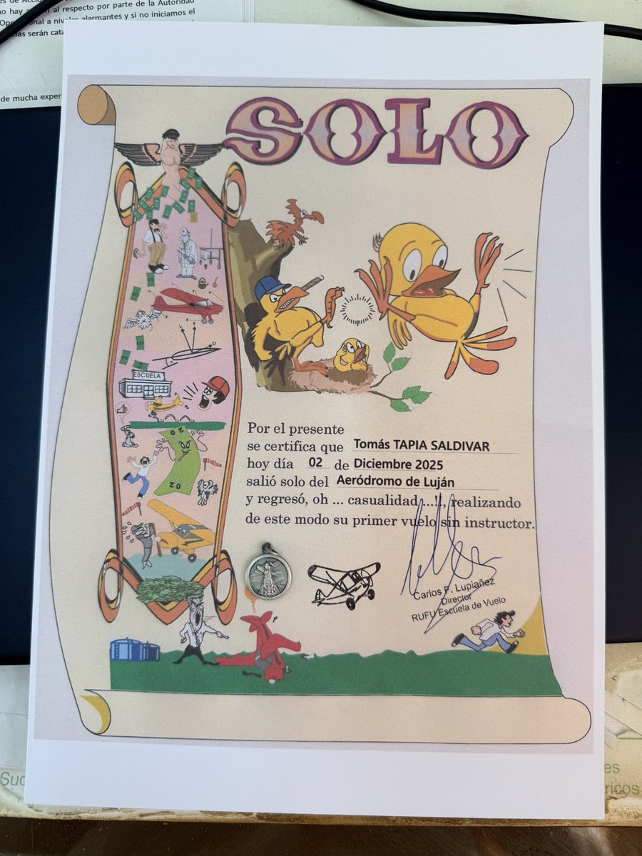cflupianez's tweet photo. Señoras y Señores…..
Tomas domo el RUFU…..
Salió Solo y Regresó Oh Casualidad, realizando de esta manera Su Primer Vuelo Solo !!!!!!
Felicitaciones !!!!!!!
#soloflight✈️ #firstsoloflight✈️ #vuelosolo #primervuelosolo #elrufuvuela #elrufu #elrufuentodoslados #caraderufu https://t.co/1GKjpl0Uri