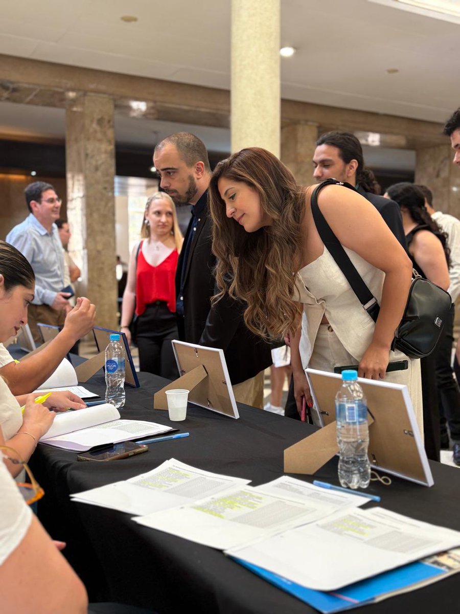 Comienzo de la Colación IES 2025.
Llegan familiares y futuros profesionales.
 🎓💙 #ColaciónIES2025 #TuFuturoTeHabla