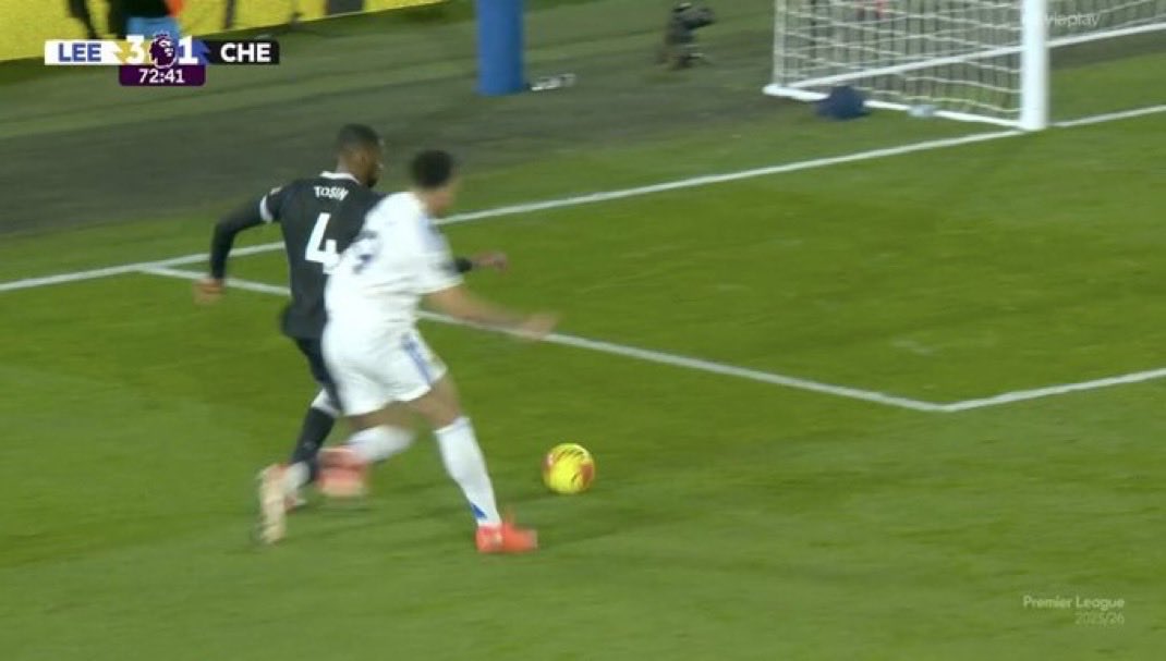 CfcSheikh's tweet photo. Tonight should be the last game Tosin Adarabioyo ever plays for Chelsea. A disgrace to the badge. One of the worst defenders I have ever watched. Send him to the bomb squad NOW!! https://t.co/5FR4qOSpcp