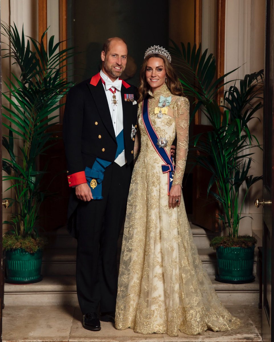 victoriaarbiter's tweet photo. A happy coincidence perhaps, but ever the diplomat, the Princess of Wales has sported red, white and blue for the French, US and German state visits to the UK this year… https://t.co/65XqspWUca